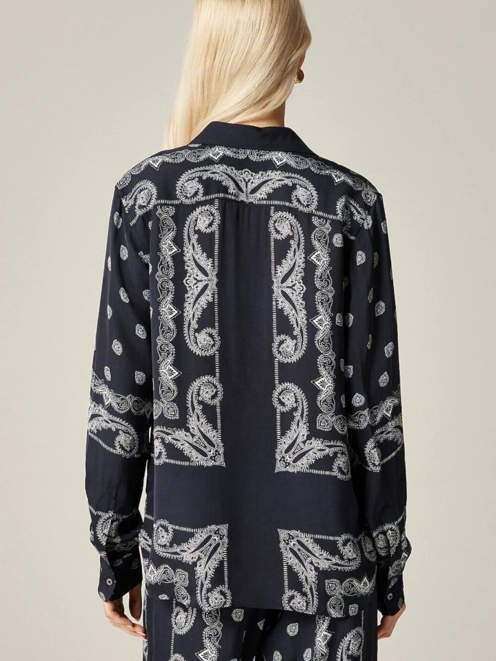 J. Crew Jules Classic Fit Shirt in Navy Bandana Print Size 8 NWT - Picture 2 of 5